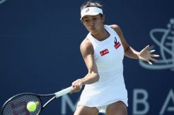 Zhang Shuai Gulingkan Pemain Tuan Rumah