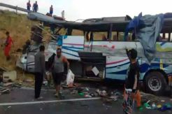 Bus Tabrak Truk, 3 Penumpang Tewas, 25 Luka Berat