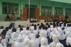 Agar Lolos Tes CPNS, Guru Honorer Didoakan Ribuan Siswa