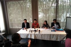 Gelar Konferensi Pers, TGB Bantah Tudingan Terima Gratifikasi