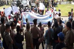 Tenaga Honorer di Pasangkayu Demo Tolak Penerimaan CPNS