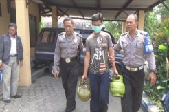 Seorang Ayah Nekat Curi Tabung Elpiji untuk Beli Seragam Sekolah Anak
