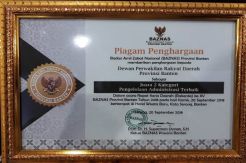 Sekretariat DPRD Banten Mendapat Penghargaan dari Baznas Banten