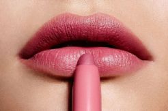 Padu Padan Riasan Lipstik Warna Pink