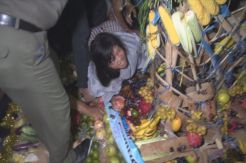 Berebut Tumpeng, Syukuran Pelantikan Bupati Jombang Berlangsung Ricuh