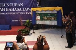Majalah Berbahasa Jawa...