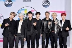BTS Dinobatkan Sebagai Boy Band Berbusana Terbaik di Dunia