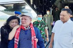 Keluarga Histeris, Jenazah Atlet Paralayang Korban Gempa Palu Tiba di Manado