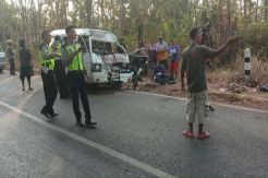 Angkut Jenazah Korban Laka Bus di Tol Pejagan, Ambulance Tabrak Truk