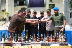 Bea Cukai Marunda Musnahkan 2 Juta Batang Rokok dan 2.245 Botol Miras Ilegal