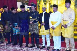 Jokowi Diberi Gelar Tuanku Sri Indra Utama Junjungan Negeri