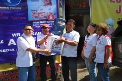 Peduli Ekonomi Kerakyatan, Perindo Bagikan Dispenser ke Warung Makan