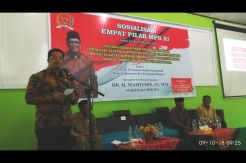 Lawan Hoaks, Wakil Ketua MPR Ajak Masyarakat Bijak Gunakan Medsos