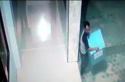Pencuri Kotak Amal dan Speaker Masjid Terekam CCTV