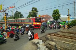 Sebelum Tewas Tersambar Kereta, Anggota TNI AD Diteriaki Penjaga Pintu