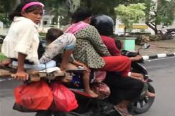 Viral Sekeluarga Boncengan Lima Naik Matik dari Palembang ke Babel