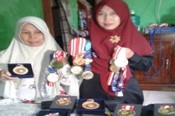 Sumbang 2 Emas di Asian Para Games 2018, Yogo Bikin Sumiyati Bangga