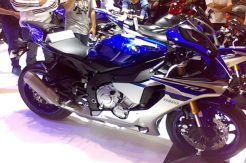 20 Tahun Ukir Sejarah, DNA R1 Melekat di Yamaha R25 & R3 Terbaru