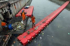 Gerebek Sampah, Ratusan Petugas Gabungan Terjun ke Ciliwung