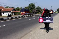 Cari Keadilan, Warga Indramayu Jalan Kaki ke Istana