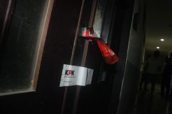 Kantor Anak Buahnya Disegel KPK, Bupati Bekasi Bingung