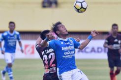 Imbangi Persipura, Persib Sendirian Pimpin Klasemen