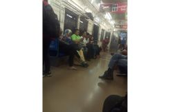 Parah!!! Tengah Malam KRL Menuju Cikarang Tertahan di Bekasi