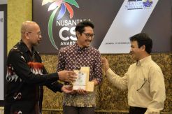 Kali Pertama Kegiatan Sosial Sharp Raih Penghargaan Zamrud CSR