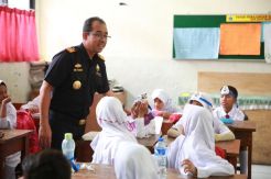 Intip Keseruan Dirjen Bea Cukai Jadi Pengajar Sekolah Dasar