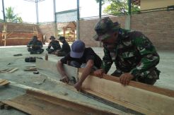 Satgas TMMD Bangun Sarana Olahraga di Desa Sukorejo