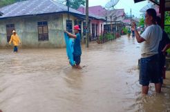 Sungai Meluap, Ratusan Rumah di Padangsidimpuan Terendam Banjir