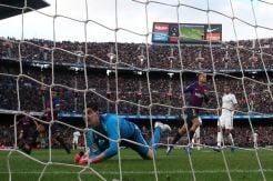 Kebobolan 5 Gol, Courtois Diledek Penggemar Chelsea