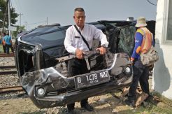 Kereta Blora Jaya Sambar Avanza, Pengemudi Luka Parah