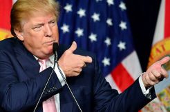 Trump Ancam Tembak Migran yang Melempar Batu ke Militer AS