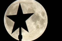 Kepala Roscosmos: Rusia Akan Memiliki Pangkalan Permanen di Bulan
