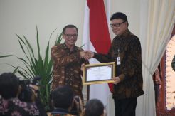 Kemendagri Raih Penghargaan sebagai Kementerian Menuju Informatif 2018