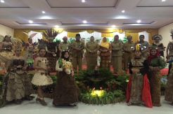 Bupati Kobar Buka Fashion Show Kreasi Busana Daur Ulang