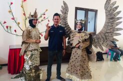 Limbah Sawit Disulap Jadi Busana Unik di Fashion Show Baju Daur Ulang