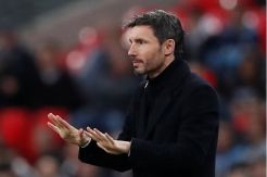 Van Bommel: Lapangan Wembley Bak Kotoran