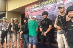Polisi Buru Pemasok...