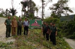 Rawan Longsor, TNI Pasang Plank Imbauan di Jalinsum Sosopan