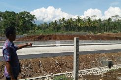 Jalan Usaha Tani Terputus Tol, Warga Minta Dibangunkan Jembatan