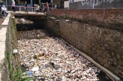 Aliran Sungai di Cimahi Dipenuhi Sampah saat Musim Hujan