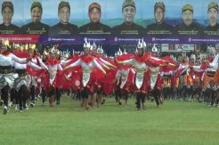Tarian Kolosal Derkuku Karang Bikin Masyarakat Karanganyar Terpukau