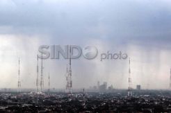 BMKG Sebut Hujan Es dan Puting Beliung Bakal Landa Lima Kota Ini