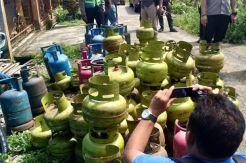 Tempat Pengoplosan Elpiji 3 Kg Digerebek