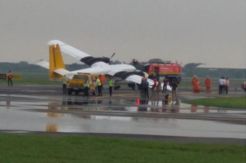 Twin Otter Tergelincir di Bandara Juanda, Roda Pesawat Patah