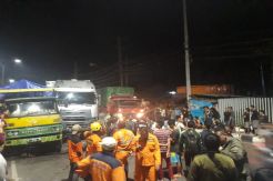 3 Truk Tabrakan di Jalur Pantura Semarang, Sopir Terjepit