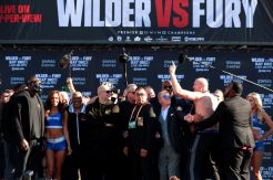 Bobot Lebih Ringan, Wilder Tetap Yakin Bisa KO Fury