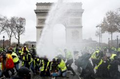 Demo Rompi Kuning Paris Rusuh, 205 Orang Ditangkap, 92 Luka